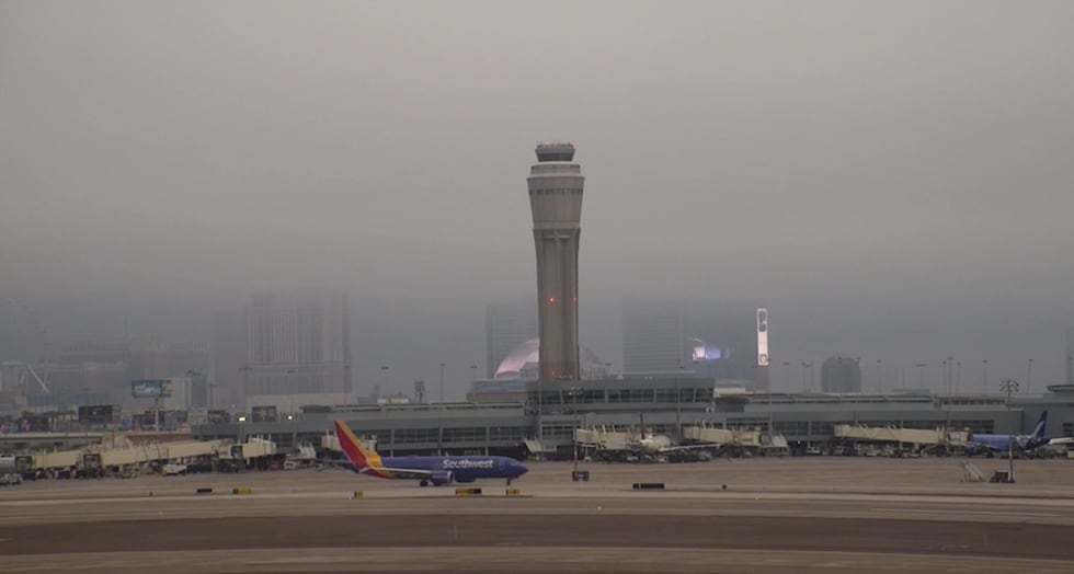 Una serie de sistemas meteorológicos de viento y lluvia se desplazan por el Valle de Las...