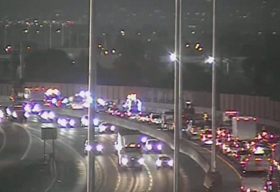 Un choque en la autopista I-11 cerca de Las Vegas Blvd está provocando retrasos de tráfico la...