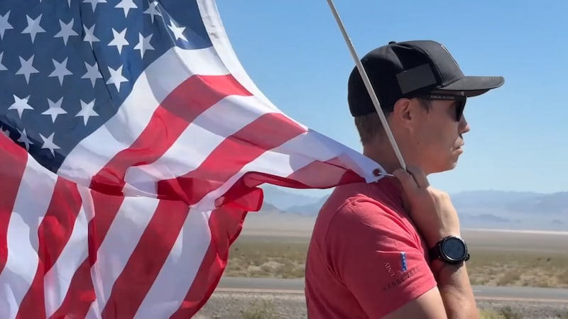 Veteranos y miembros de la comunidad caminan 60 millas para recordar a aquellos que hicieron...