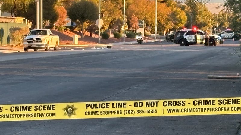 La policía acude a un accidente mortal cerca de Cheyenne y Nellis el jueves 8 de octubre de 2026.