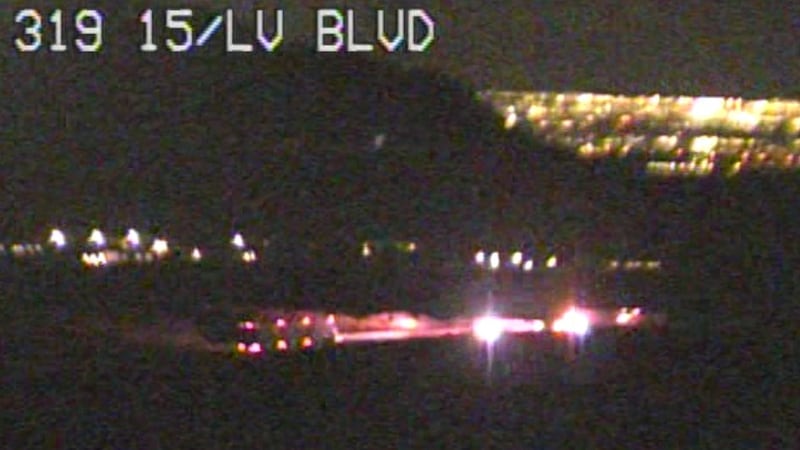 Las Vegas Boulevard está cerrado en ambas direcciones en el noreste del valle el miércoles por...