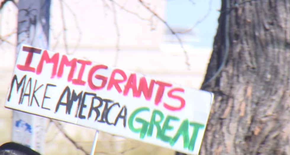 La policía de Henderson colaboró con el Departamento de Policía del Distrito Escolar del...