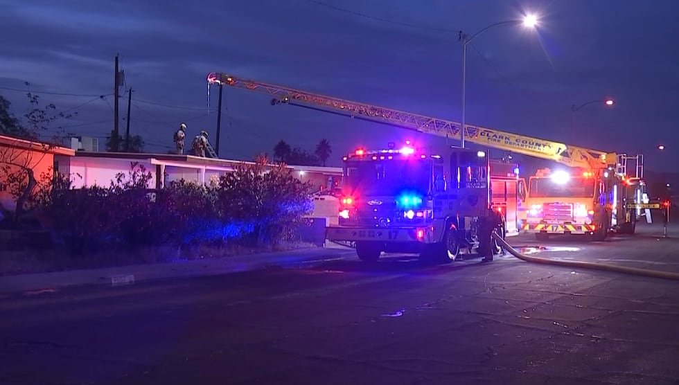Los bomberos del Condado Clark extinguieron rápidamente un incendio ocurrido a primera hora de...
