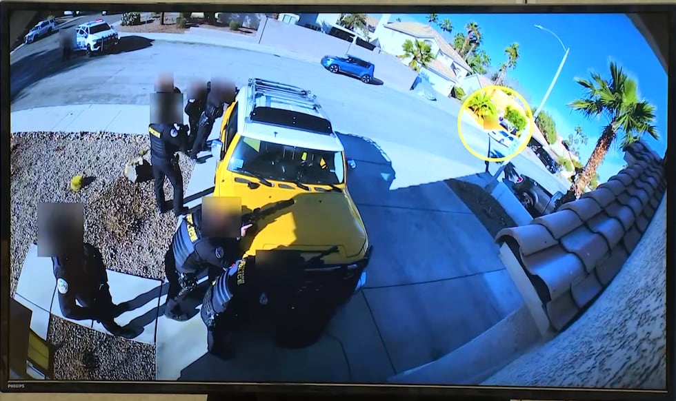 Policía de Henderson comparte un video de vigilancia y llamadas al 911 en el tiroteo mortal de...