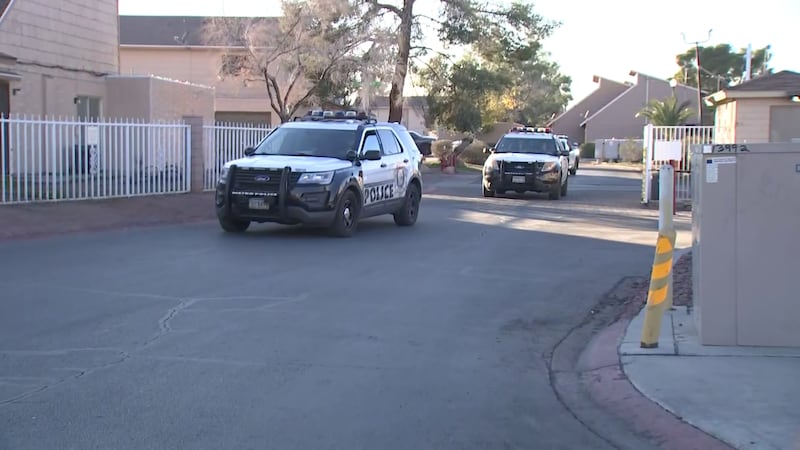 Un hombre falleció después de que un propietario le dijera a la policía que había entrado sin...