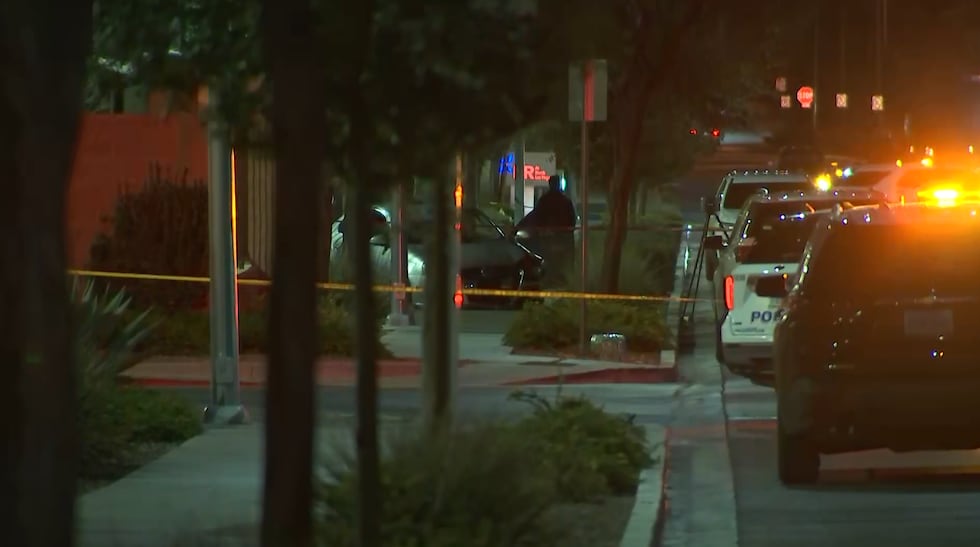 La policía de North Las Vegas arrestó a un sospechoso en relación con un tiroteo y un...