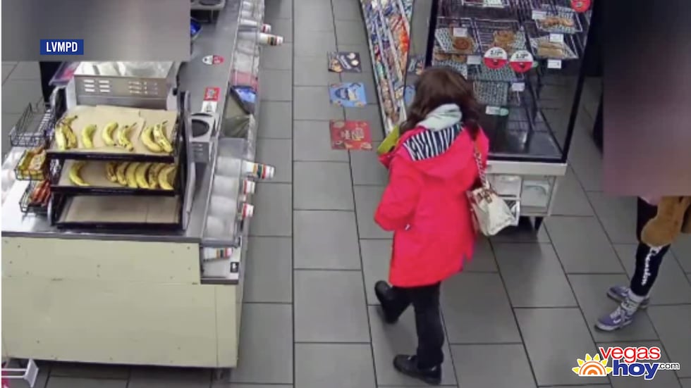 La policía busca a una mujer que podría tener información sobre un delito cerca del Historic...