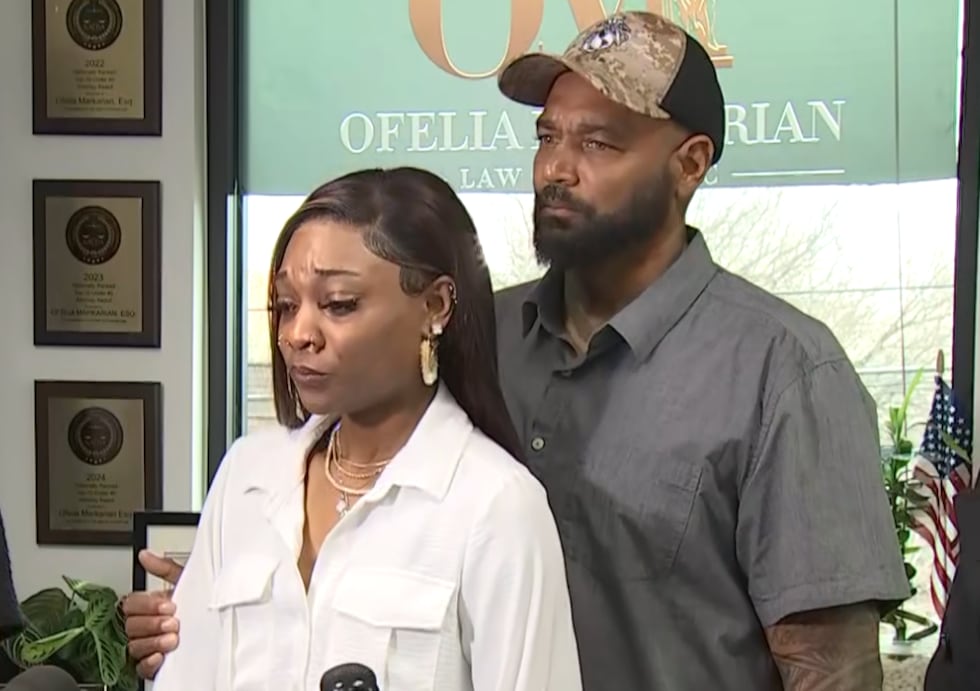 La familia de un niño que murió en una toma de rehenes con su padre a principios de este mes...