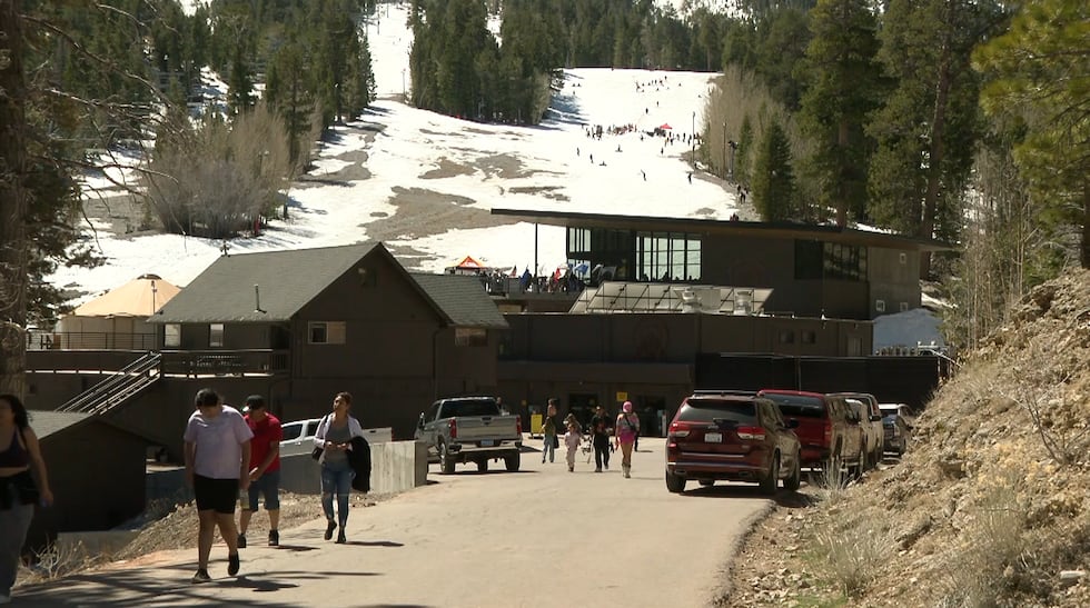 Lee Canyon está cerrando su temporada de esquí y snowboard, y preparándose para el inicio del...