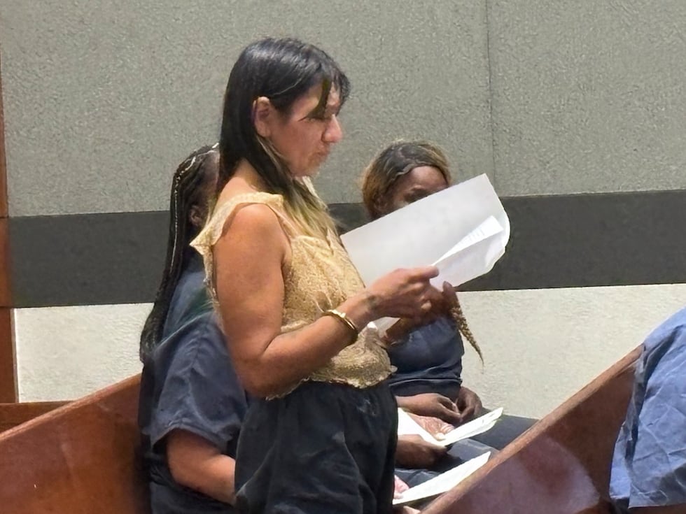 Mujer acusada de amenazar con una bomba en un estacionamiento de Las Vegas pide al tribunal...