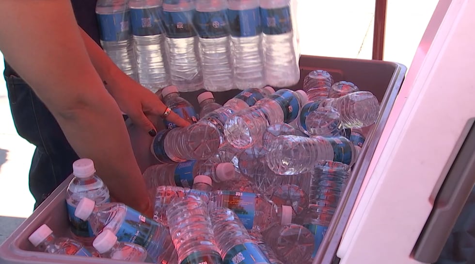 Socios locales están donando suministros para apoyar la iniciativa Summer Heat 2026, ayudando...