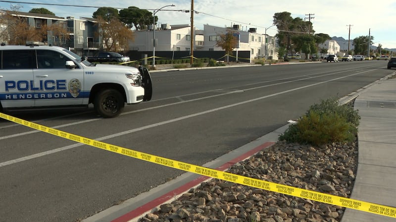 La policía de Henderson en la escena de un tiroteo involucrando a uno de sus oficiales.