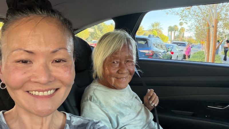 Woman finds mom in Las Vegas after 32-year search