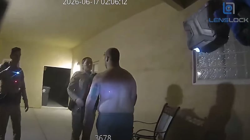El condado de Nye publica un nuevo video de cámara corporal que muestra la detención de un...