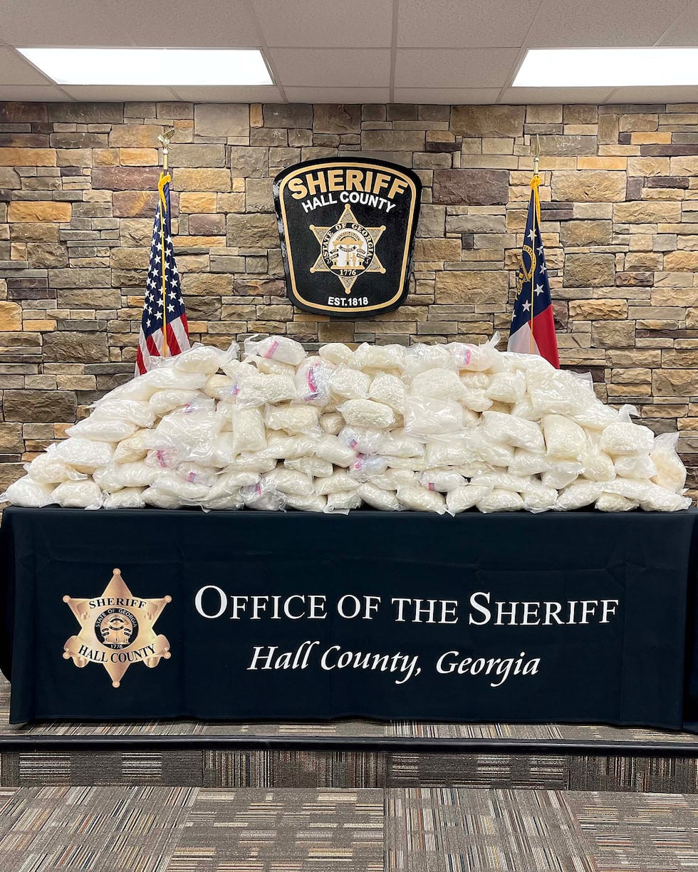 FBI descubre “masivo” alijo de metanfetamina oculto en cargamento de moras