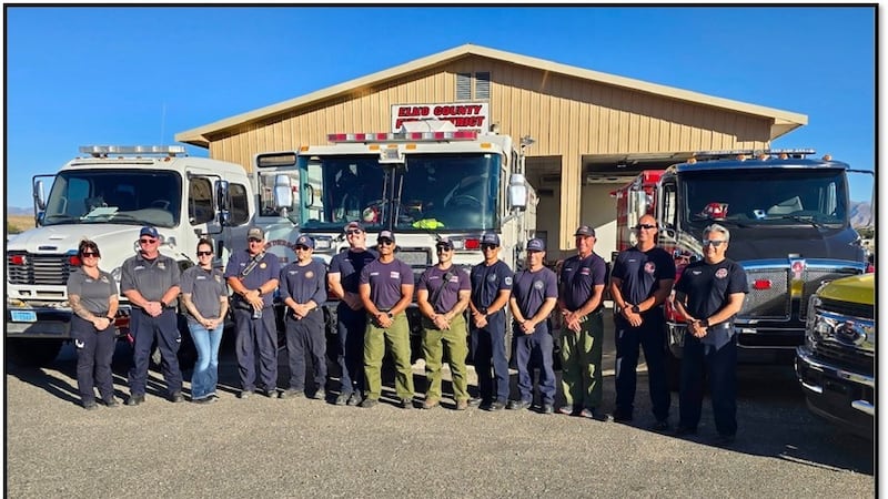 Los bomberos del equipo de intervención del sur de Nevada regresan a casa tras su despliegue...