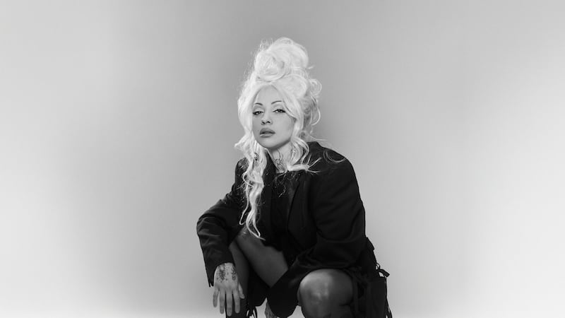 La cantautora chileno-mexicana Mon Laferte traerá su gira “Femme Fatale” a Las Vegas este otoño.