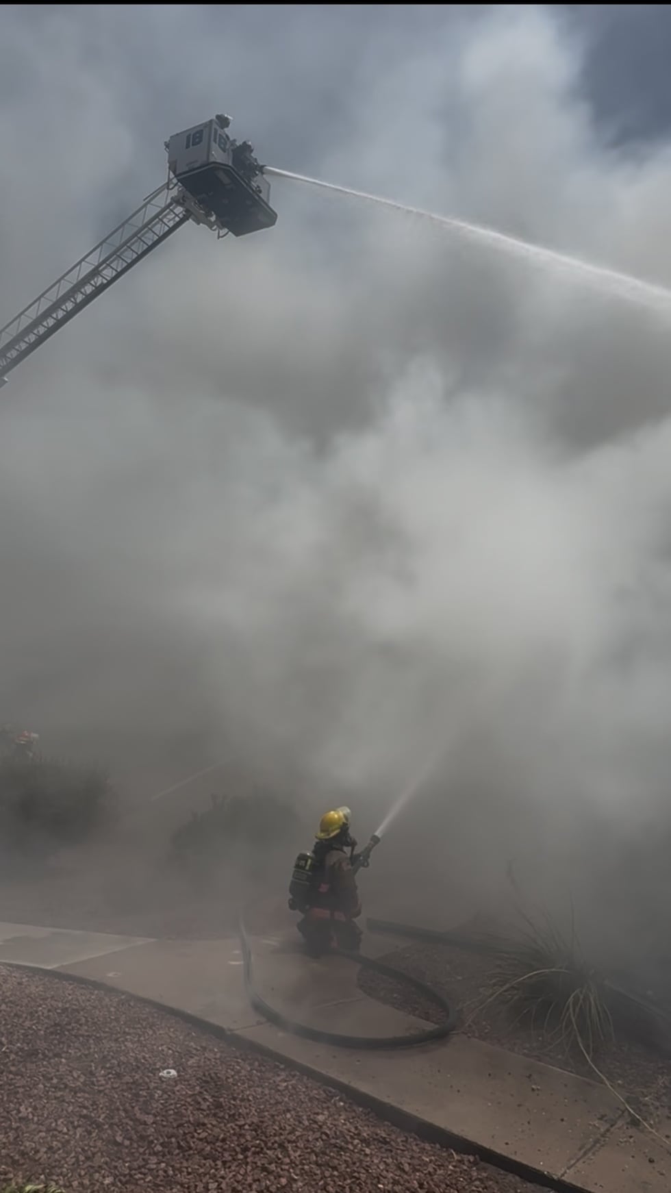 Un incendio daña una vivienda multifamiliar en Las Vegas.