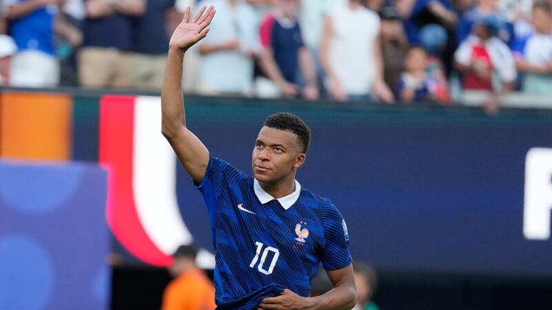 El astro francés Kylian Mbappé tras la victoria 3-0 ante Suecia en la ronda de 16vos de final...