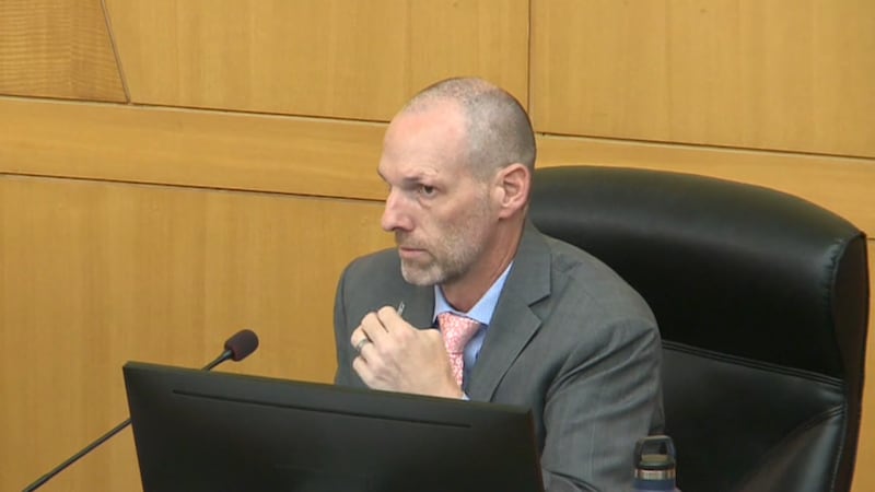 El comisionado del Condado Clark, Justin Jones.