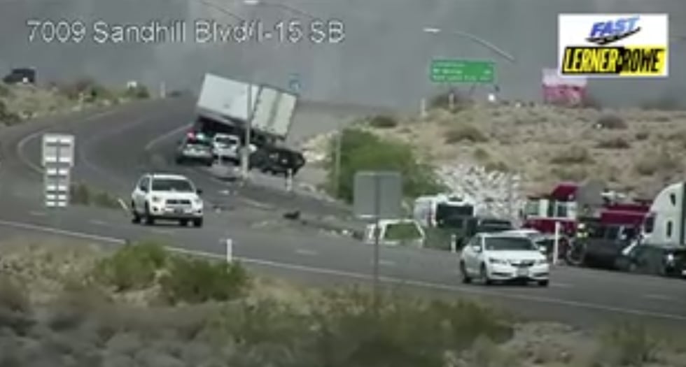 La policía reconoce a los ciudadanos que corrieron hacia el peligro antes de que los agentes...