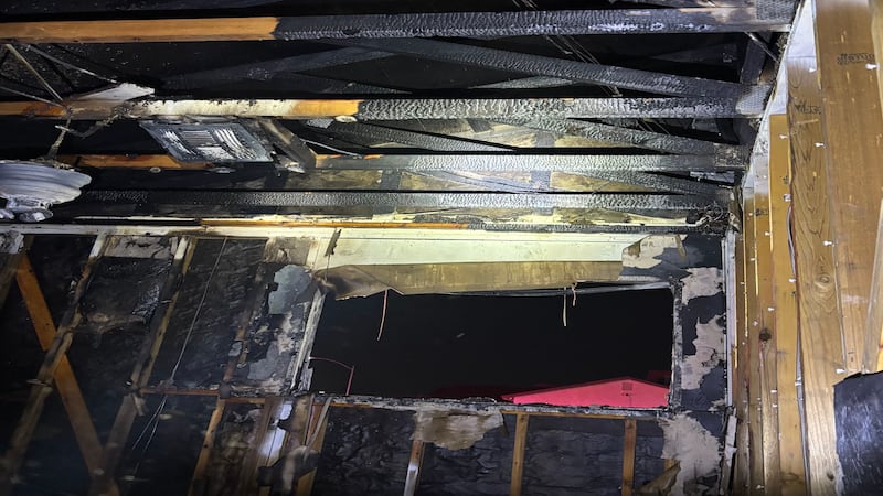 Los bomberos del Condado Clark respondieron a un incendio en un apartamento en el este de Las...