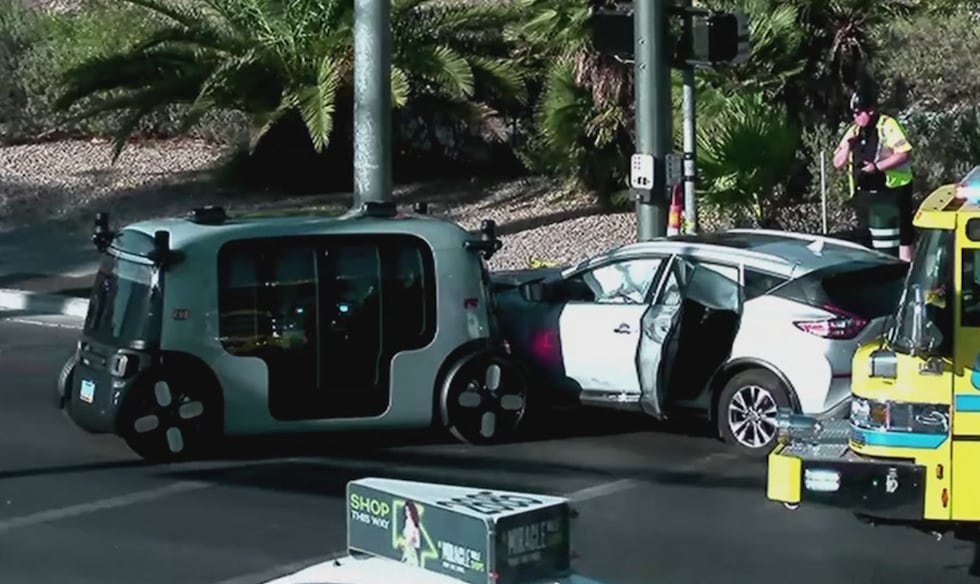 Accidente en Las Vegas Boulevard que involucró a un vehículo de Zoox, cerca del Four Seasons,...