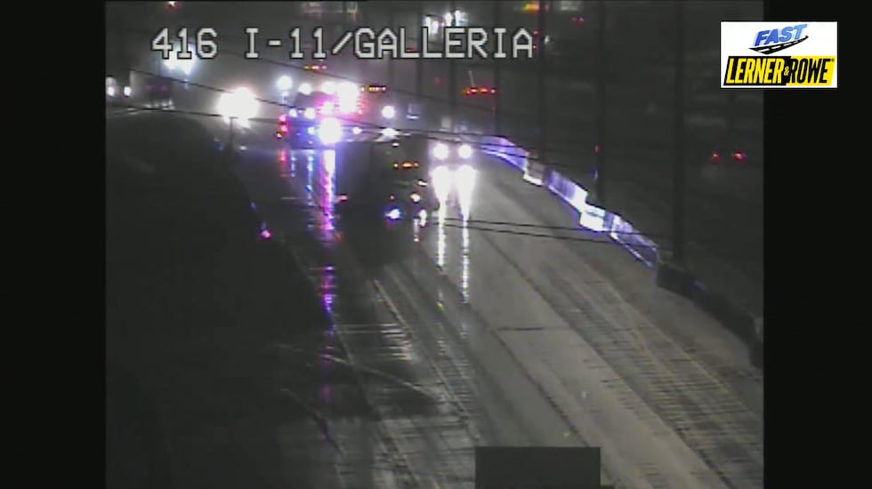 Un accidente que involucró a un camión semirremolque está causando mayores retrasos a lo largo...