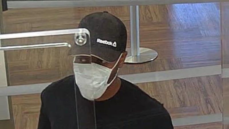 La policía busca a un sospechoso tras un intento de robo en el Wells Fargo de W. Sunset Road.
