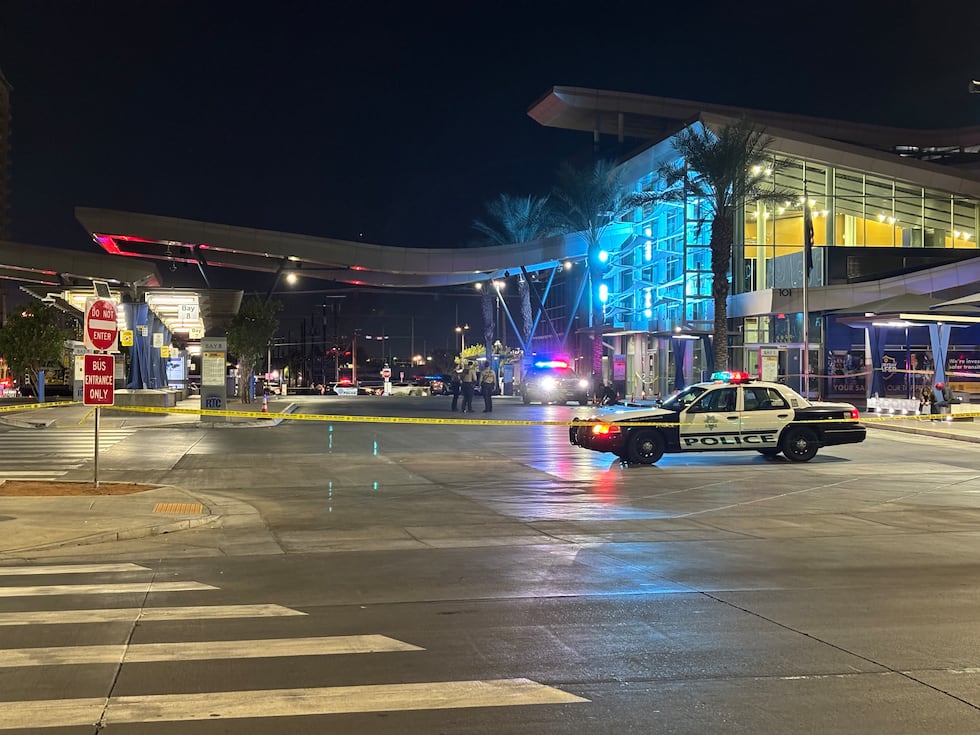 Tres heridos en un tiroteo en un centro de transporte del centro de Las Vegas