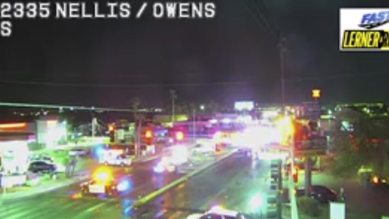 Dos personas hospitalizadas tras un choque en Nellis y Owens.