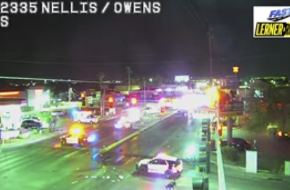 Dos personas hospitalizadas tras un choque en Nellis y Owens.