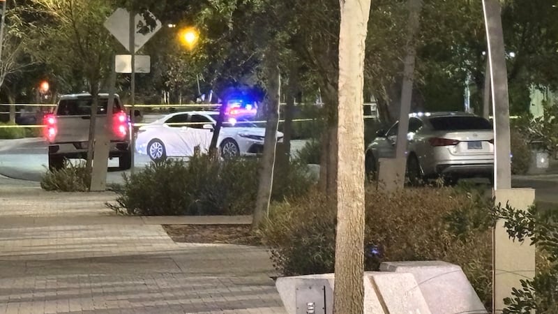 Una persona murió y otra resultó en estado crítico tras un apuñalamiento en el centro de Las...