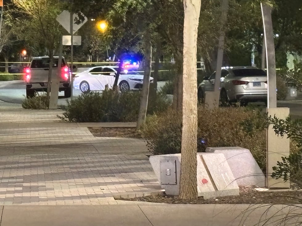 Una persona murió y otra resultó en estado crítico tras un apuñalamiento en el centro de Las...