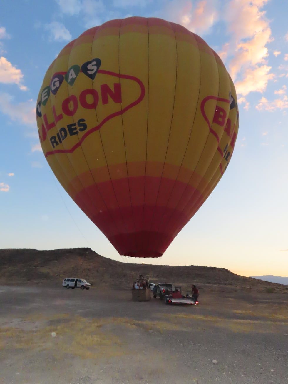 El paseo en globo aerostático de una familia termina con un aterrizaje brusco y heridos cerca...