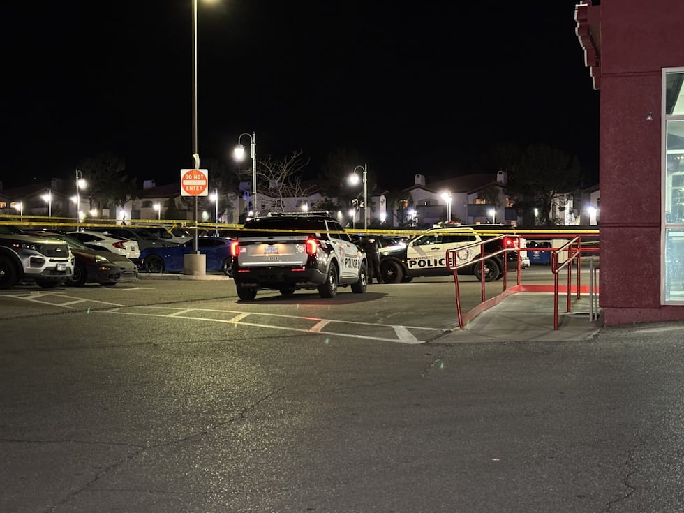 Los detectives de homicidios del Departamento de Policía Metropolitana de Las Vegas están...