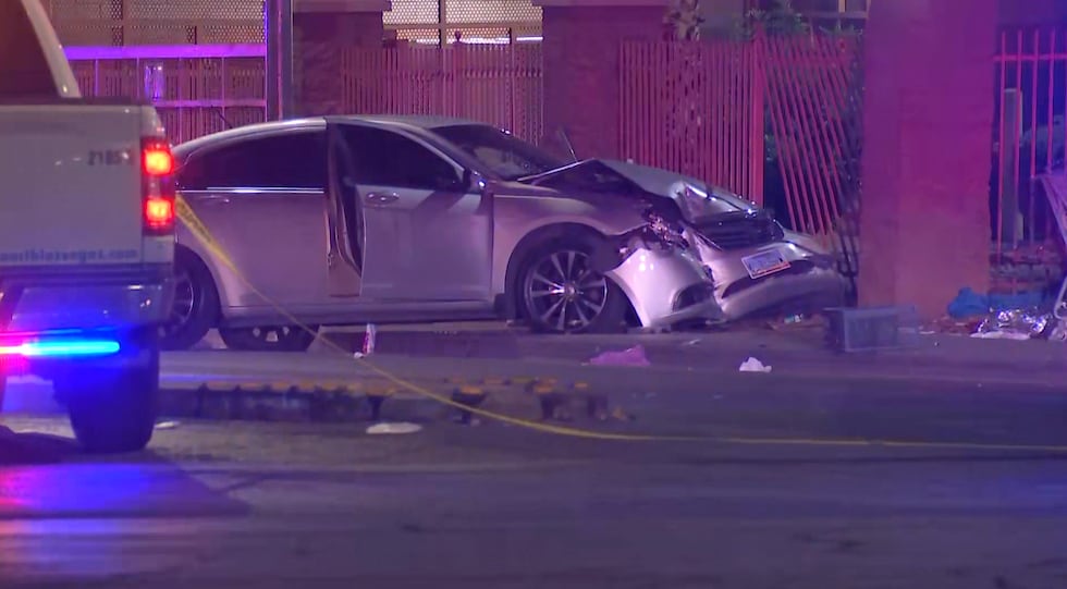 Una gran presencia policial ha respondido a un accidente en North Las Vegas que dejó a una...