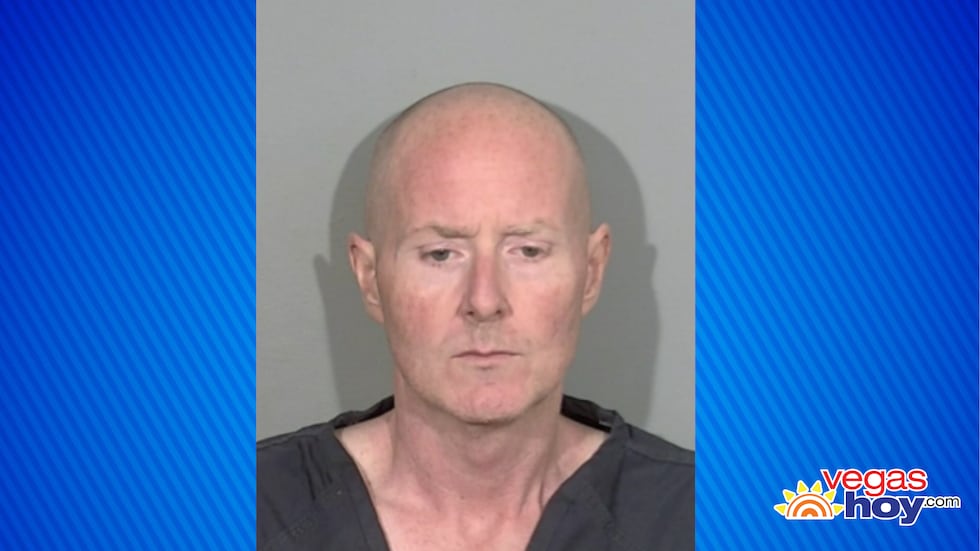 Policía de Las Vegas busca a otras posibles víctimas de un maestro que enfrenta cargos por...