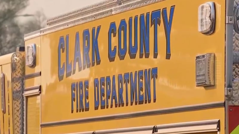 Varios estudiantes fueron evaluados tras la descarga accidental de un extintor en una escuela...