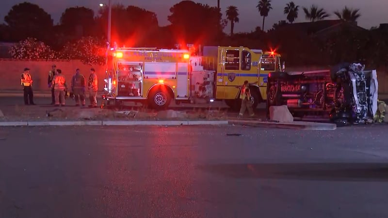 Policía de Las Vegas investiga un accidente con múltiples heridos en el suroeste del valle.