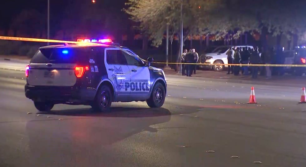 La Policía Metropolitana de Las Vegas está investigando un tiroteo en el que se vio...