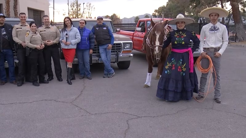 Celebración cultural reúne caballos, autos clásicos y comunidad en Las Vegas.