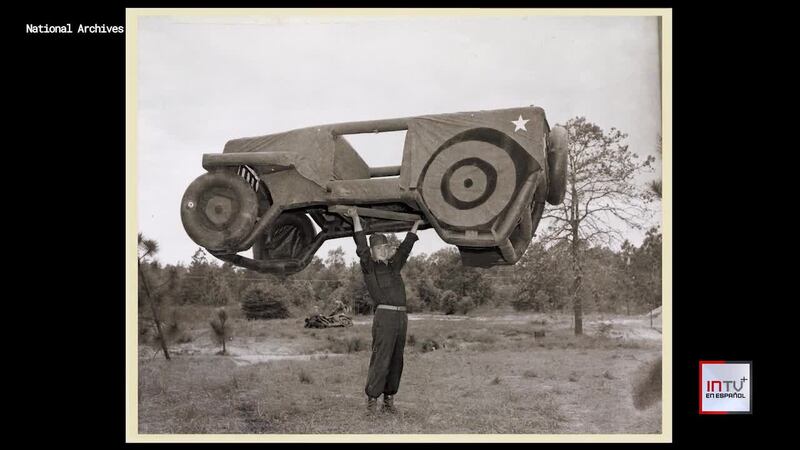 Los soldados que vencieron cargando armas inflables