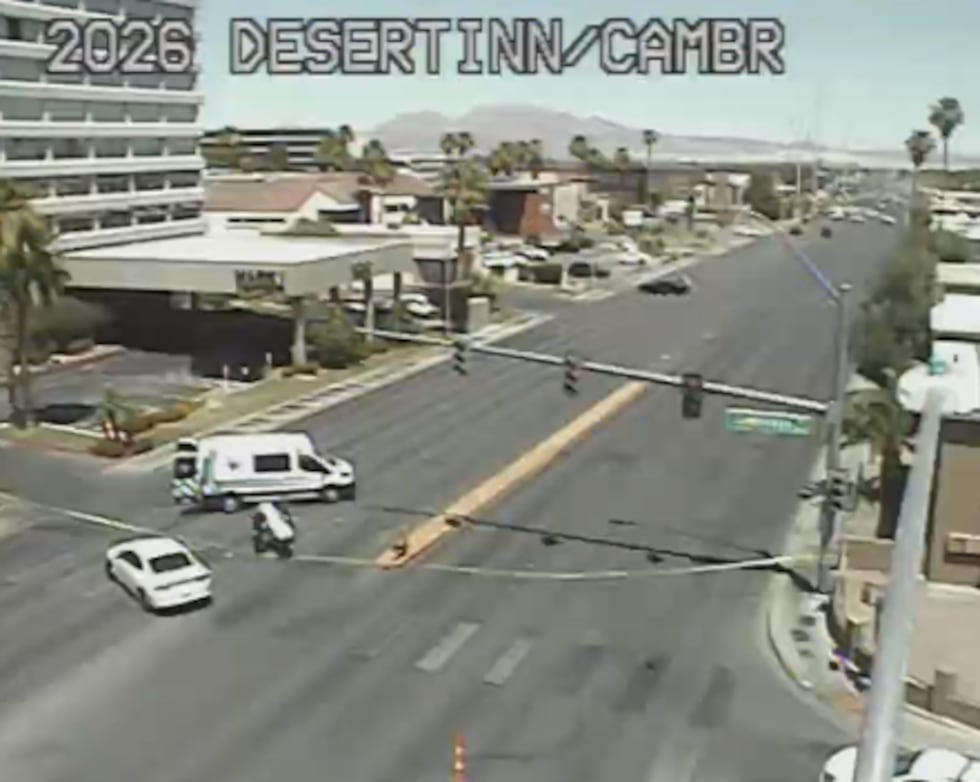 LVMPD: Motociclista herido de gravedad en un accidente cerca de Desert Inn y Cambridge.