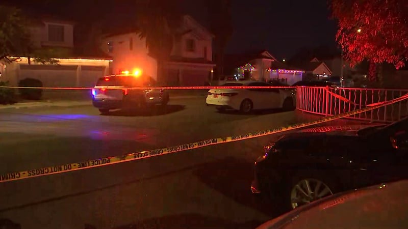 La foto muestra la escena activa el jueves, donde ocurrió un homicidio en la cuadra 4500 de...