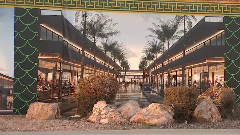 Los comisionados del Condado Clark aprobaron los planes para una nueva plaza comercial en la...