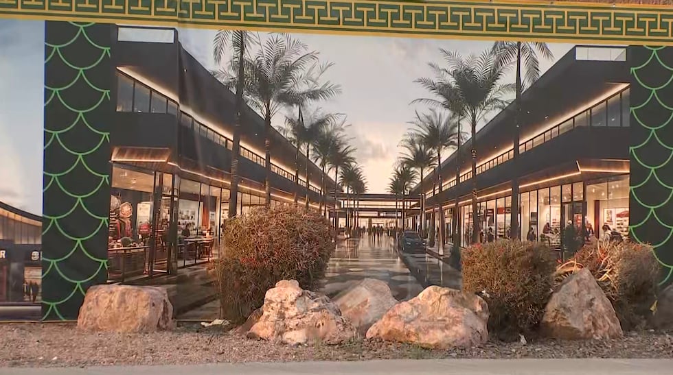 Los comisionados del Condado Clark aprobaron los planes para una nueva plaza comercial en la...