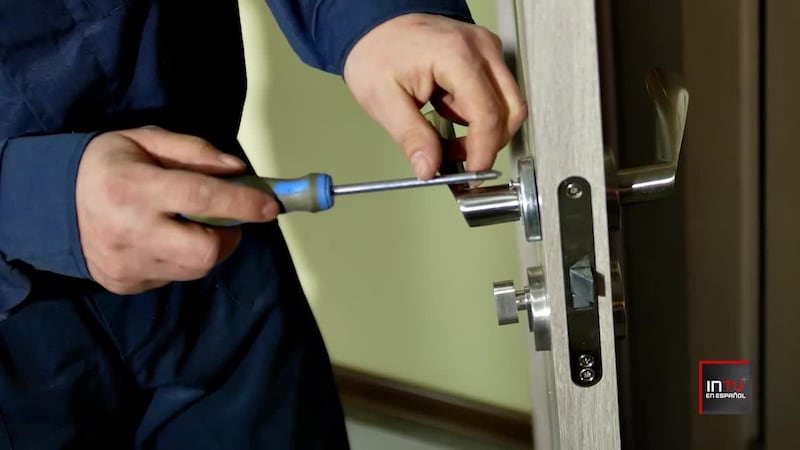 ¿Cómo podría estafarte un cerrajero?