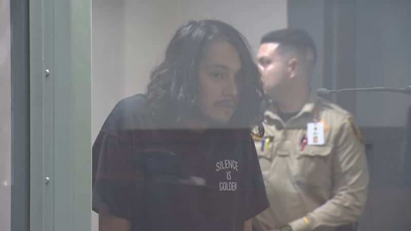 Una llamada al 911 capta forcejeos y disparos antes de que una mujer fuera hallada muerta,...