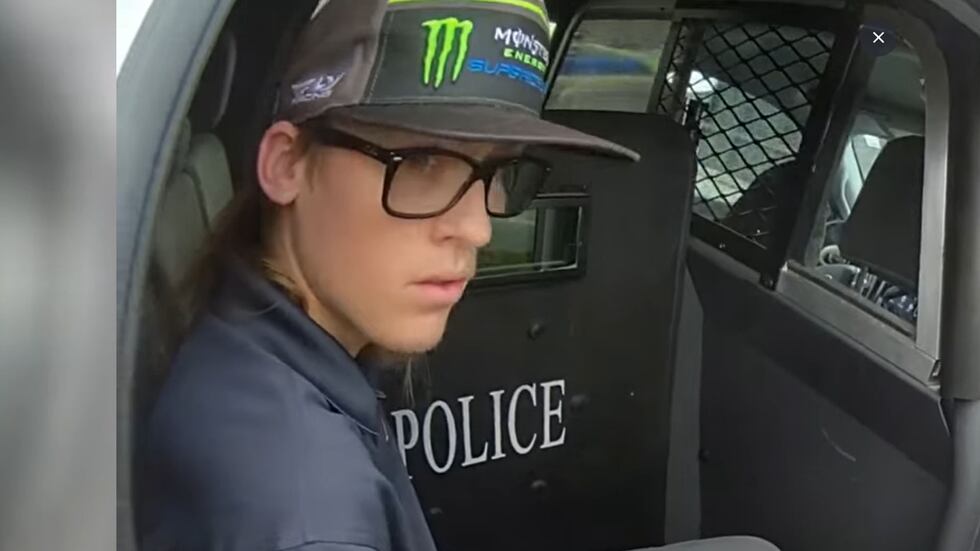 Funcionarios del Departamento de Policía Metropolitana de Las Vegas publicaron un video...